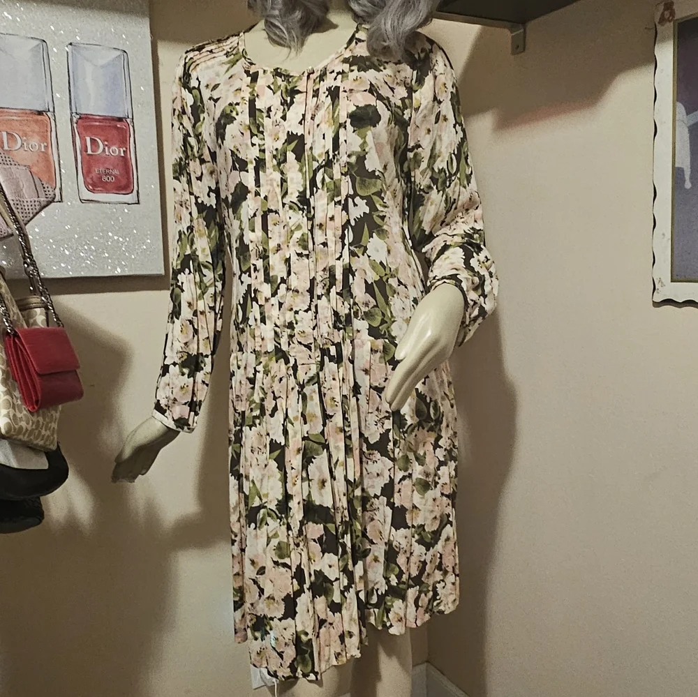 Sundance floral prairie dress. - Picture 6 of 6